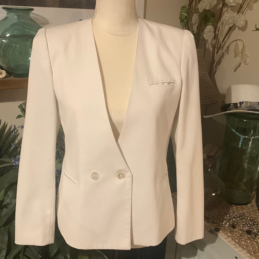 Stirling Cooper white blazer size 6/7 -            P2P 18 1/2”, Length 23”